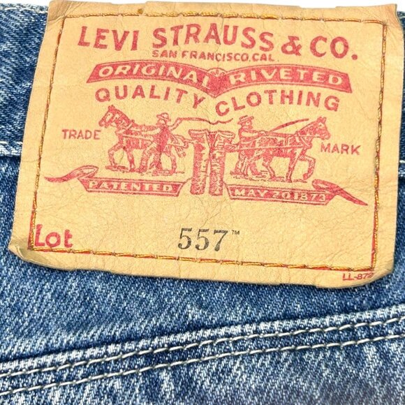 Vintage Levi's 557 Men's Relaxed Boot Fit Jeans - Size W 38 L 30 - Picture 5 of 13